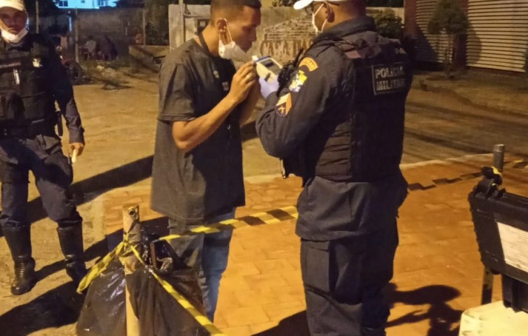 Motorista embriagado é preso durante a operação Lei Seca realizada pela CPTRAN, em Aracaju