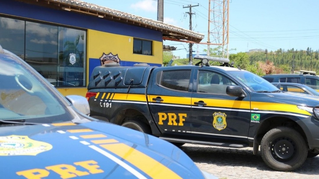 PRF recupera em N.S. do Socorro veículo roubado em Salvador/BA