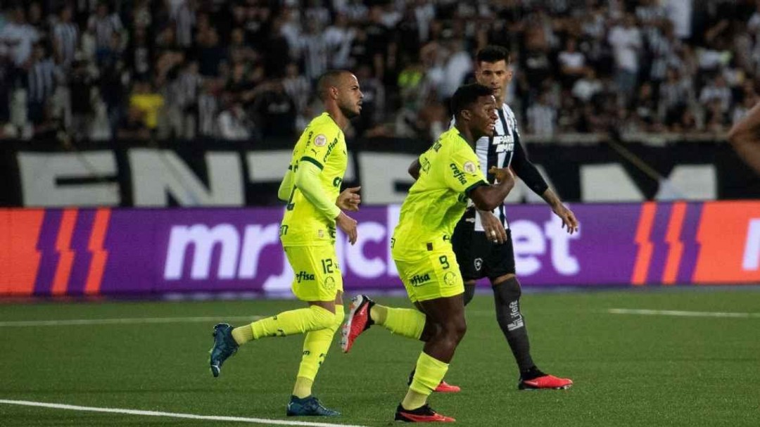 Com empate do Botafogo, Palmeiras confirma liderança do Brasileirão  restando quatro rodadas
