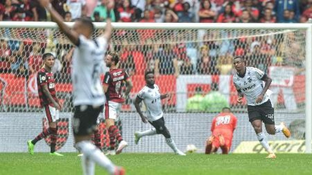 Flamengo e Palmeiras fazem bom jogo no Maracanã, mas empatam sem