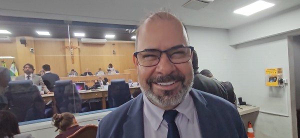 Isaac Silveira deixa liderança de Emília Corrêa e assume novas articulações políticas