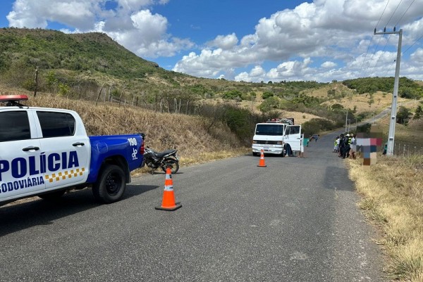 Motociclista de 21 anos morre após colisão com caminhão na rodovia SE-240