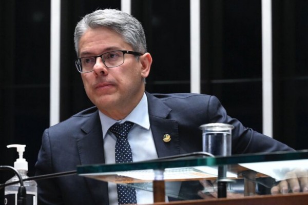 Senador Alessandro Vieira apresenta projeto que amplia proteção a jornalistas no Brasil