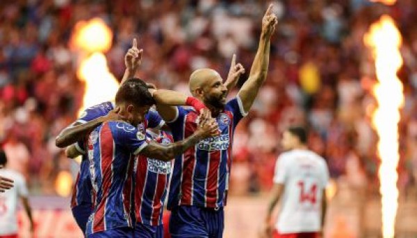 Bahia supera o Red Bull Bragantino e cola no líder Athletico-PR