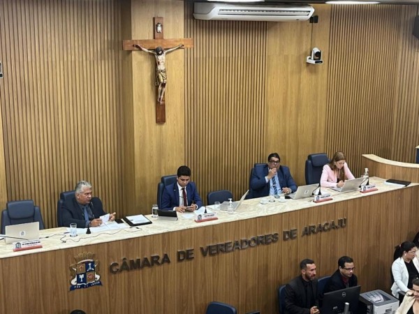 SMTT apresenta benefícios dos ônibus elétricos em sessão na Câmara de Aracaju
