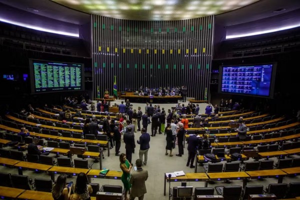 CCJ da Câmara aprova PEC que reduz maioridade penal de 18 para 16 anos