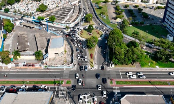 SMTT proíbe conversão à esquerda em cruzamento da avenida Augusto Franco em Aracaju