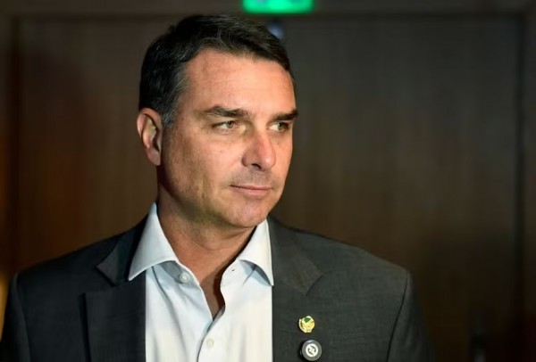 TSE determina restabelecimento da filiação de Flávio Bolsonaro ao PL