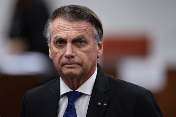 Defesa de Bolsonaro solicita prisão domiciliar humanitária ao STF