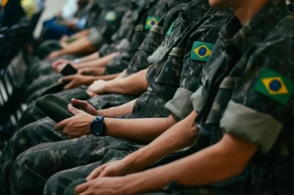 Câmara aprova reajuste salarial de 9 % para militares das Forças Armadas