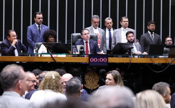 Deputados sergipanos votam por unanimidade a favor do fim da escala 6×1 na Câmara Federal