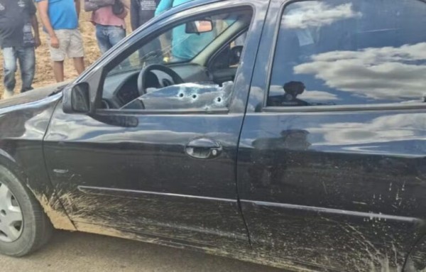 Duas pessoas são baleadas dentro de veículo em Nossa Senhora da Glória