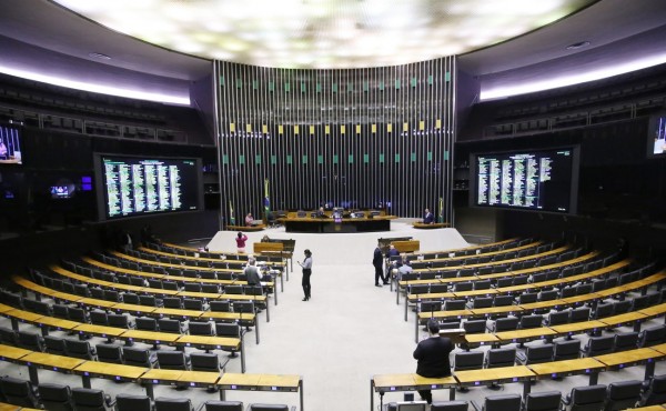 Presidente do Senado anuncia calendário para votação da PEC que prevê fim da escala 6x1