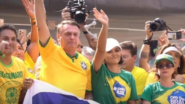 Agenda de Bolsonaro em Aracaju terá carreata, café no mercado e almoço com o ex-deputado João Fontes