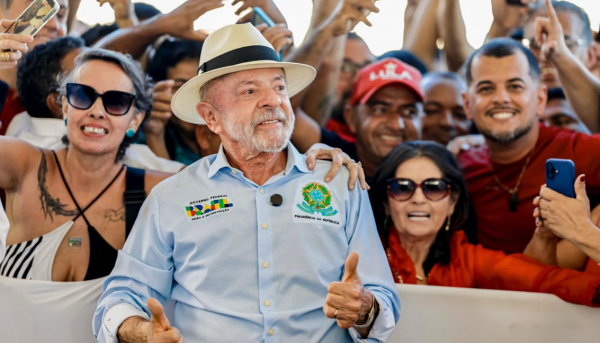 Lula assina ordem de serviço da Adutora do Leite e autoriza investimento superior a R$ 600 milhões no Alto Sertão