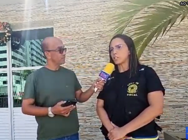 Radialista Alex Carvalho entrevista Paula Braz, técnica do CREA-SE, sobre fiscalização em condomínios