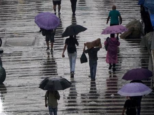 Tempo fica chuvoso em grande parte do país nesta segunda-feira