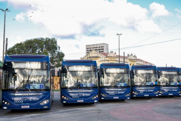 Prefeitura de Aracaju entrega mais 15 ônibus elétricos e amplia frota do transporte coletivo