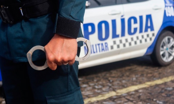 Homem é preso após tentar oferecer R$ 1,5 mil a policiais para evitar prisão em Aracaju