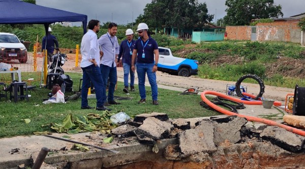 Agrese fiscaliza manutenção em adutora e acompanha abastecimento no bairro Santa Maria