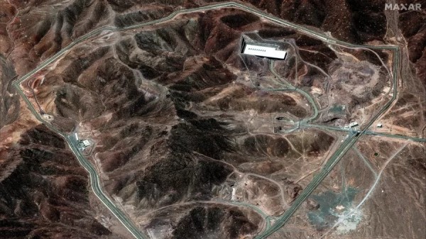 EUA bombardeiam três usinas nucleares do Irã