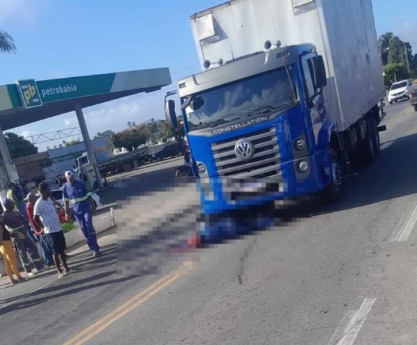 Idoso morre em acidente entre moto e caminhão na SE-170, em São Domingos