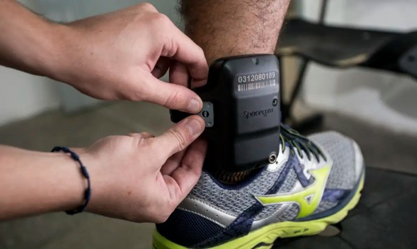 Câmara aprova uso obrigatório de tornozeleira eletrônica para agressores de mulheres