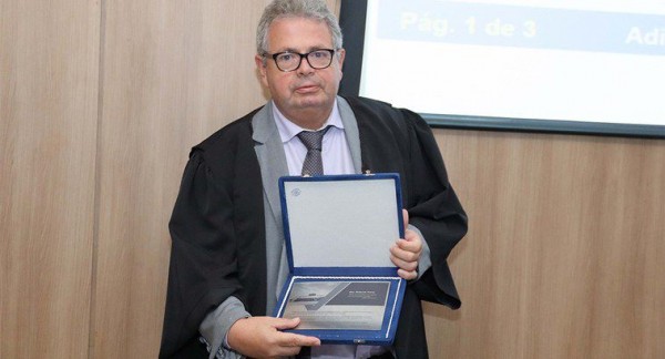 Desembargador Roberto Porto desiste de participar de eleição para lista tríplice