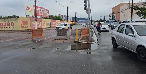 Obra em tubulação provoca interdição de via e altera trânsito em Aracaju
