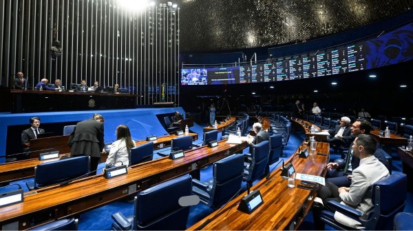 Senado aprova projeto que suspende resolução sobre aborto legal para crianças e adolescentes