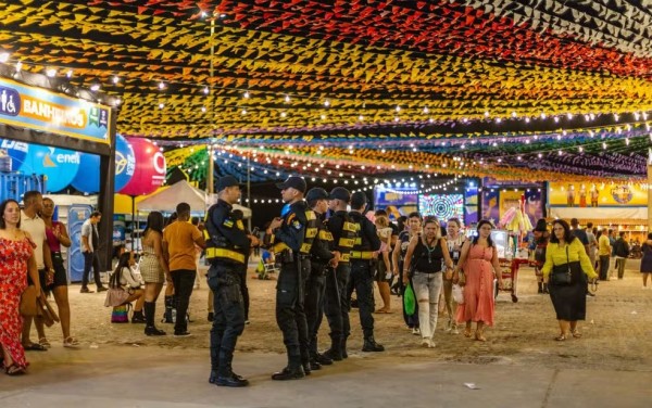 Polícia Militar orienta população sobre medidas de segurança durante os festejos juninos em Sergipe
