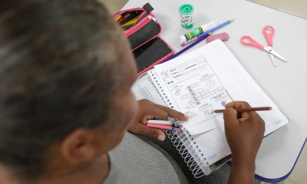 Brasil registra menor índice de analfabetismo desde 2016, aponta levantamento do IBGE