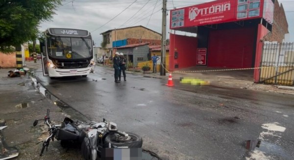 Motociclista morre após colidir de frente com ônibus na Zona Norte de Aracaju
