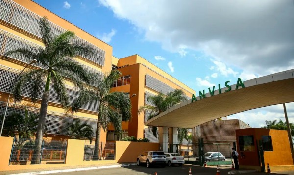 Anvisa suspende venda de energético Mister Hemp e determina recolhimento de lotes da água Mamba Water