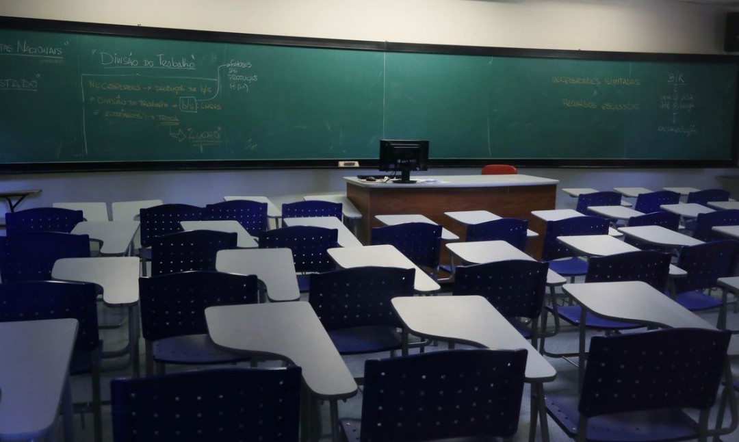 Mais de 166 mil alunos da rede estadual de ensino retornam às salas de aula nas 322 unidades em Sergipe