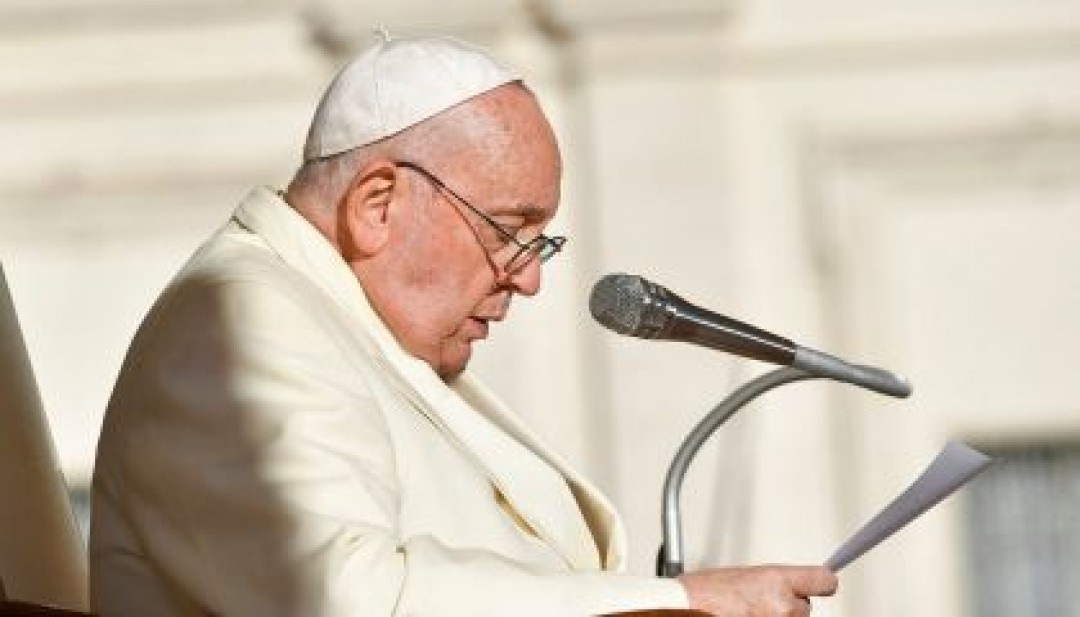 Papa Francisco cancela compromissos após inflamação pulmonar, diz Vaticano